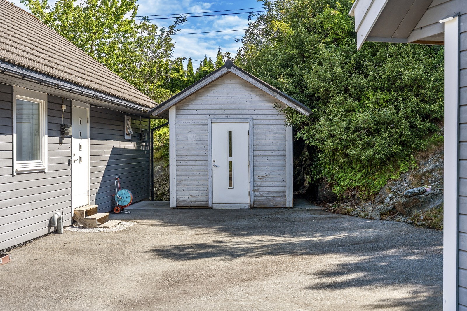 Frittstående bod. Galleribilde