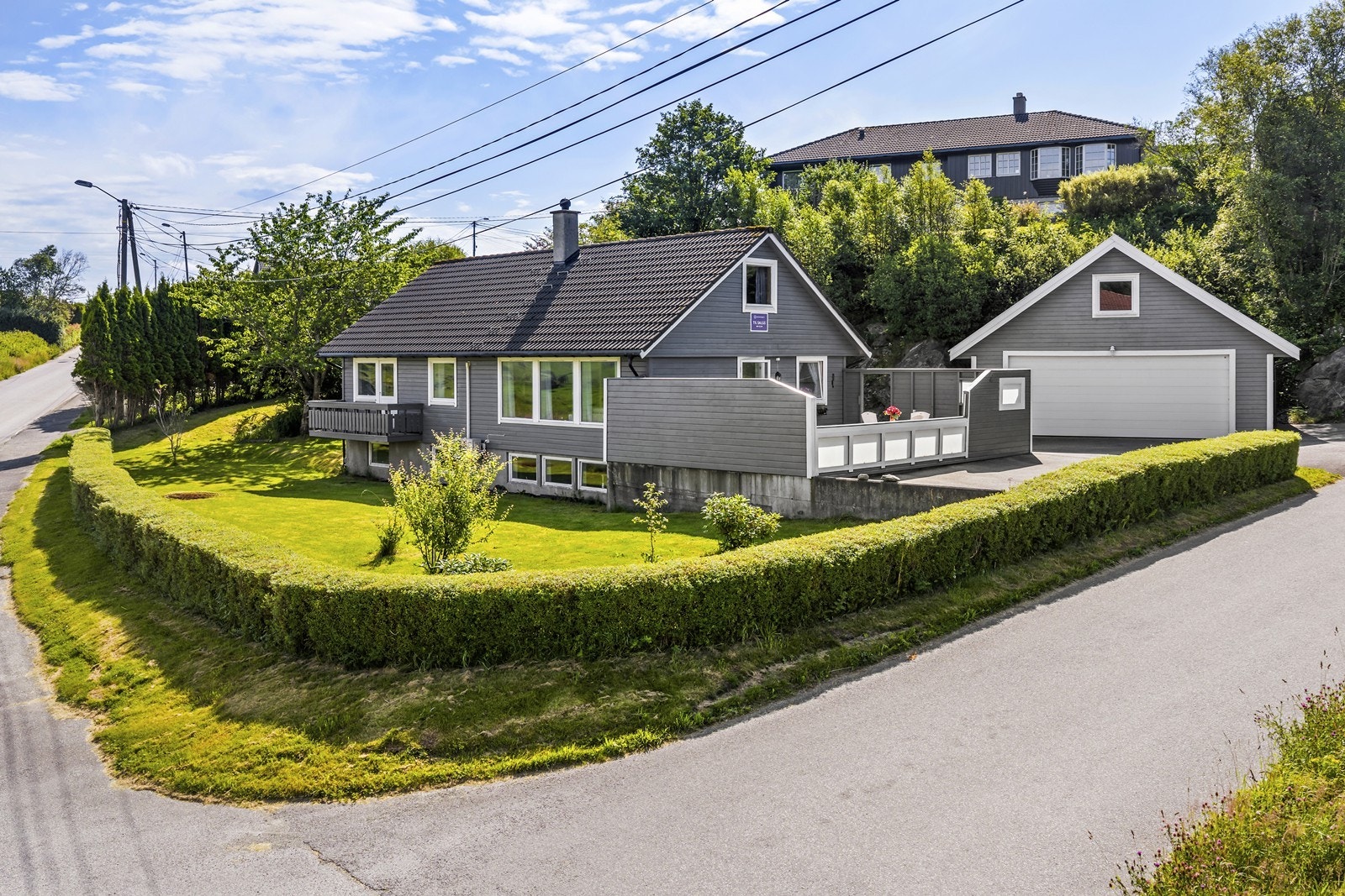 AVALDSNES - Stor og flott enebolig over 3 plan - Attraktiv beliggenhet - Stor tomt - Store oppgraderinger Galleribilde