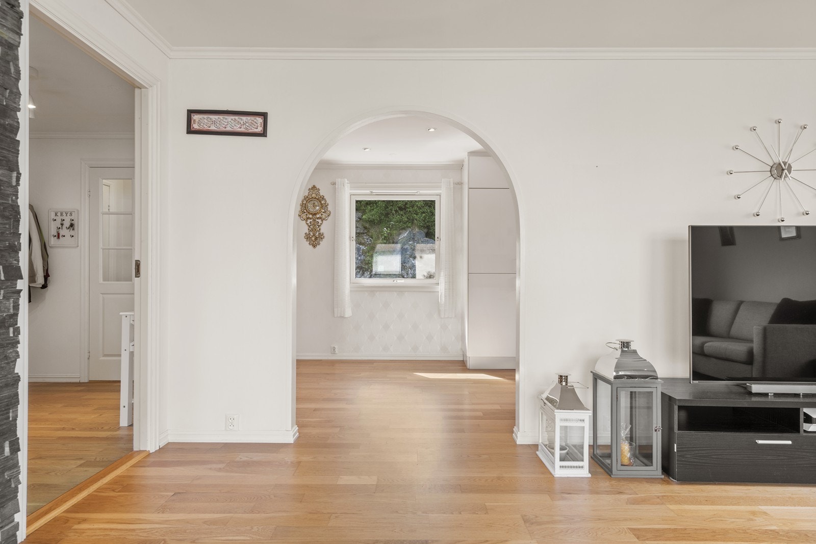 Bue fra stua til kjøkken i 1. Etg. Galleribilde