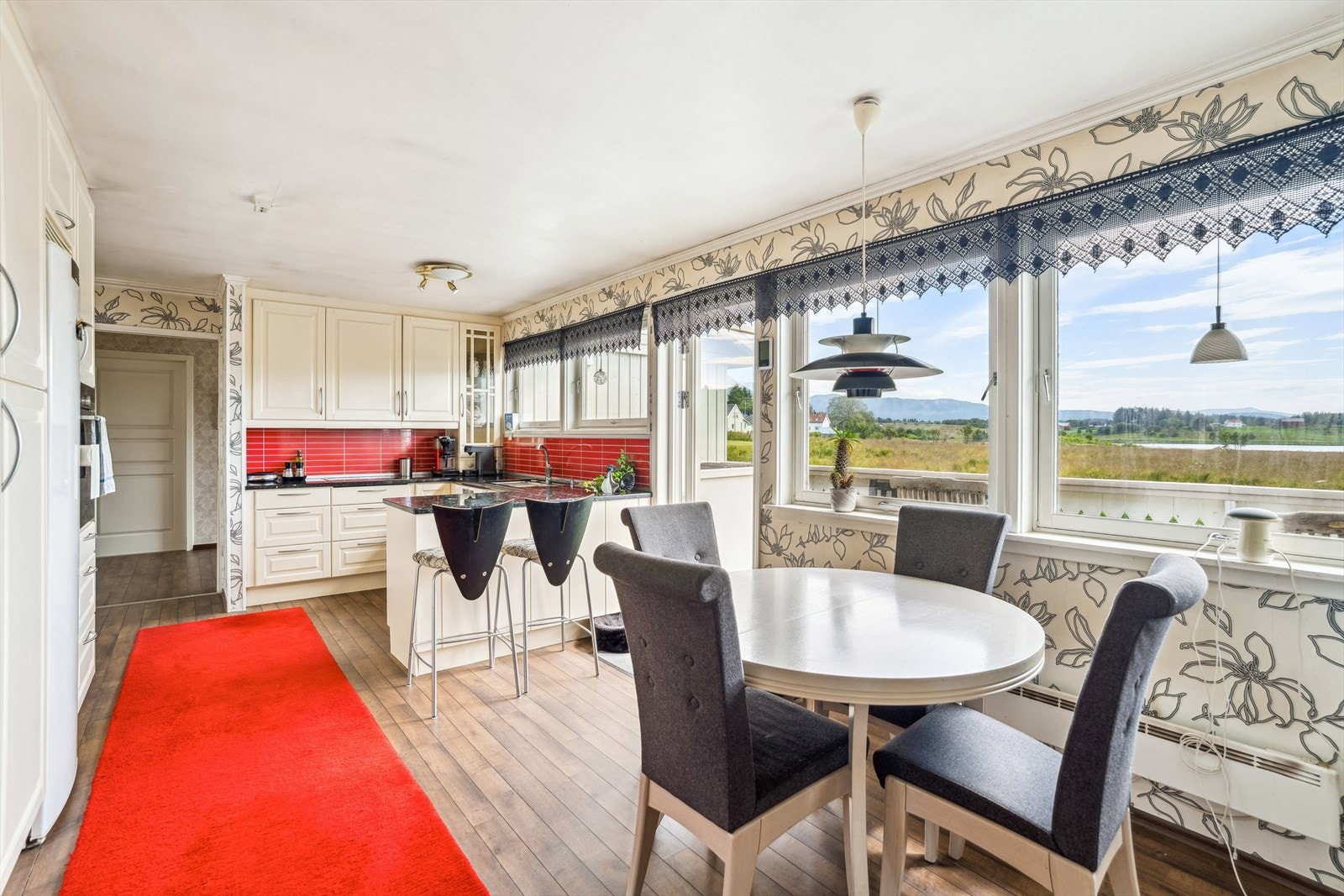 Kjøkken og spisestue Galleribilde