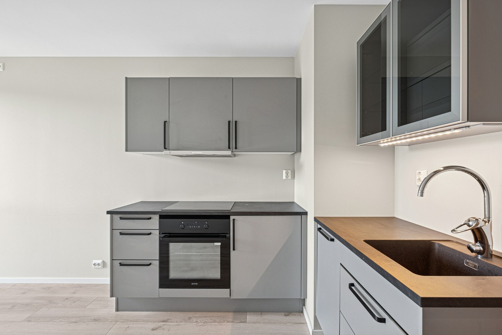 Det er fin plass til oppbevaring i innredningen. Galleribilde