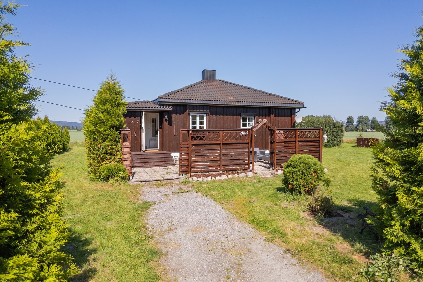 EIE Jessheim v/ Julie Fredheim Maudal har gleden av å presentere Holsvegen 57! Galleribilde