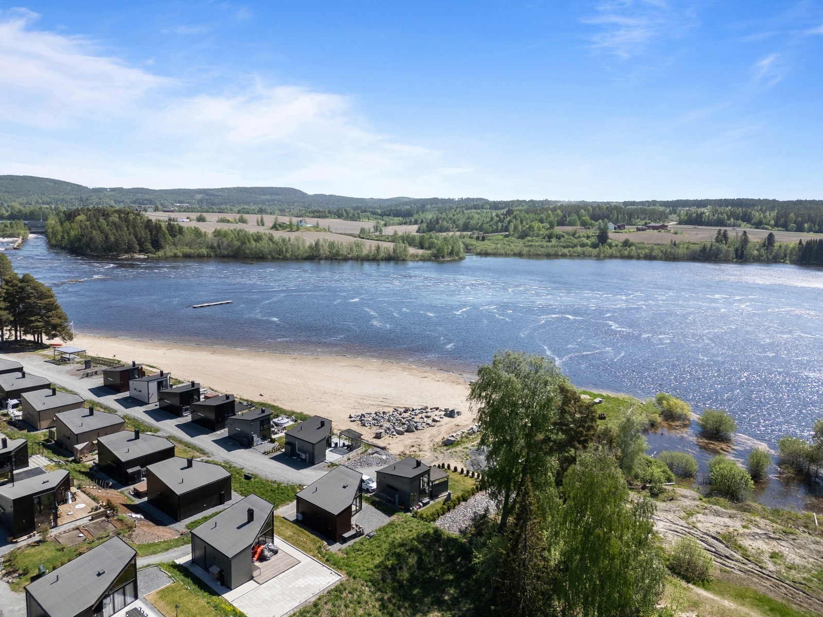 Fantastisk utsikt over Glomma. Gode badetemperaturer på sommeren. Galleribilde