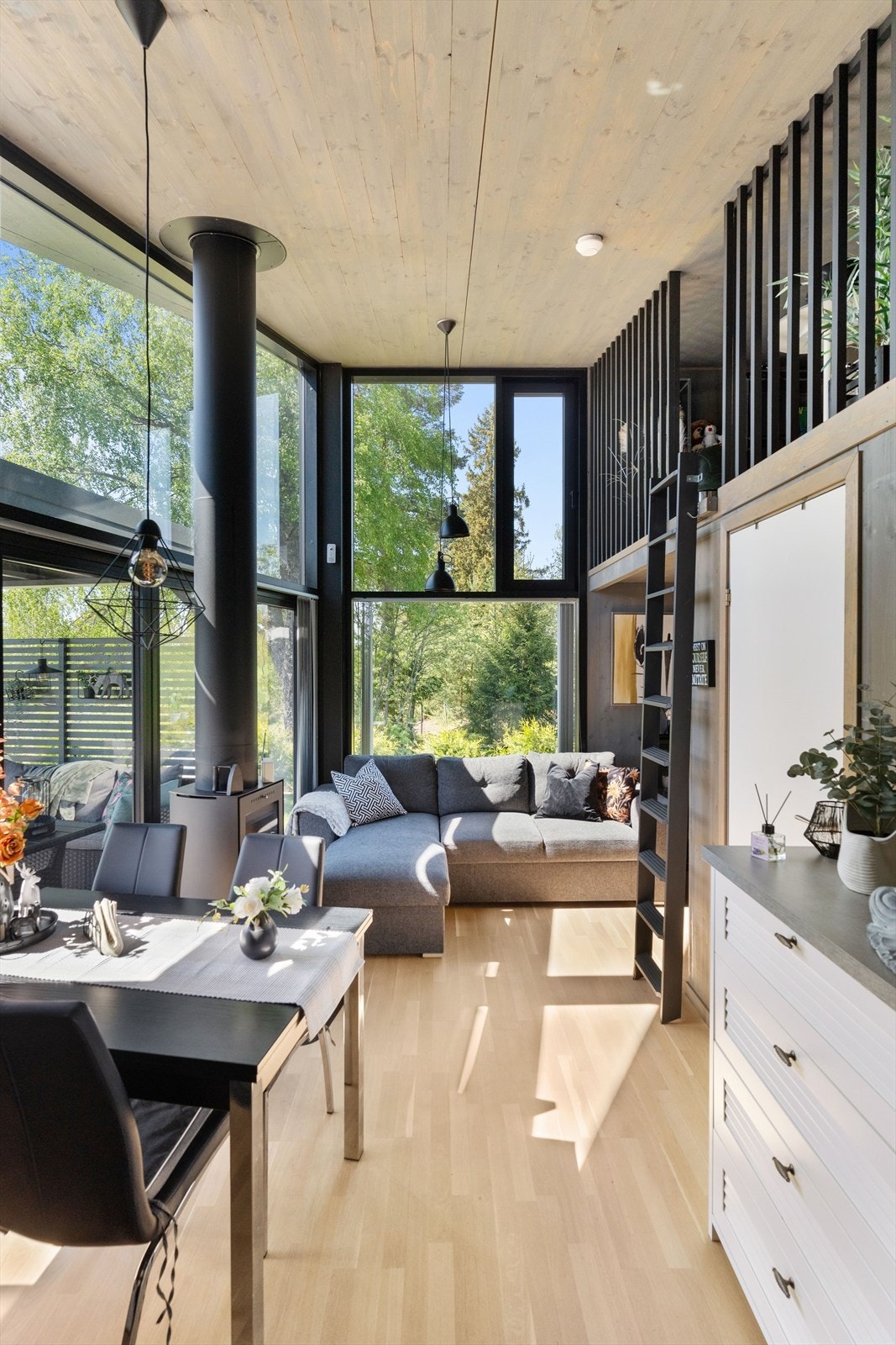 Videre inne. Galleribilde