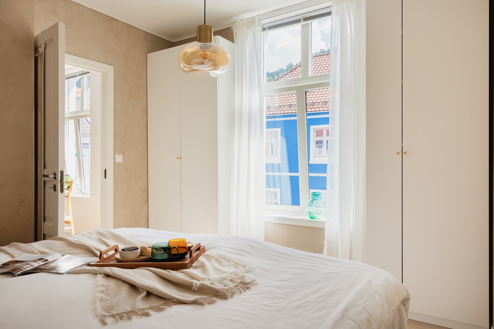 Her har du god plass til å innrede med dobbelseng og garderobeløsning Galleribilde