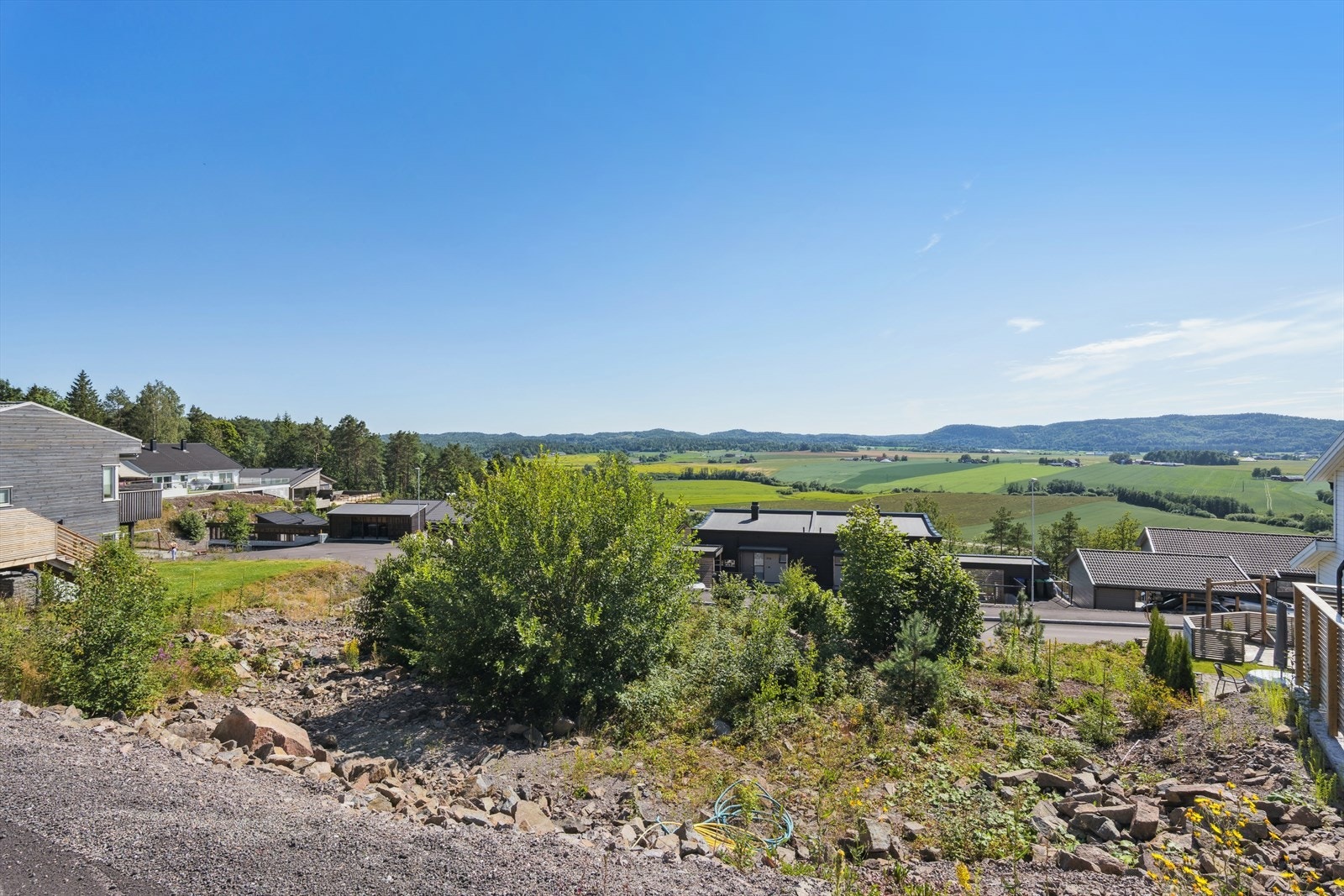 Området er regulert til frittliggende småhusbebyggelse, og det er lagt vekt på gode fellesarealer, lekeplasser og turstier - ideelt for familier. Galleribilde