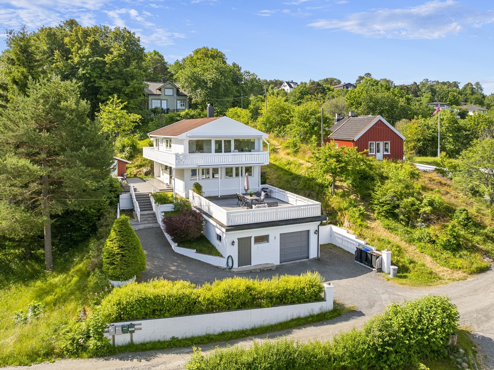 Dette er en romslig og innholdsrik enebolig. Galleribilde