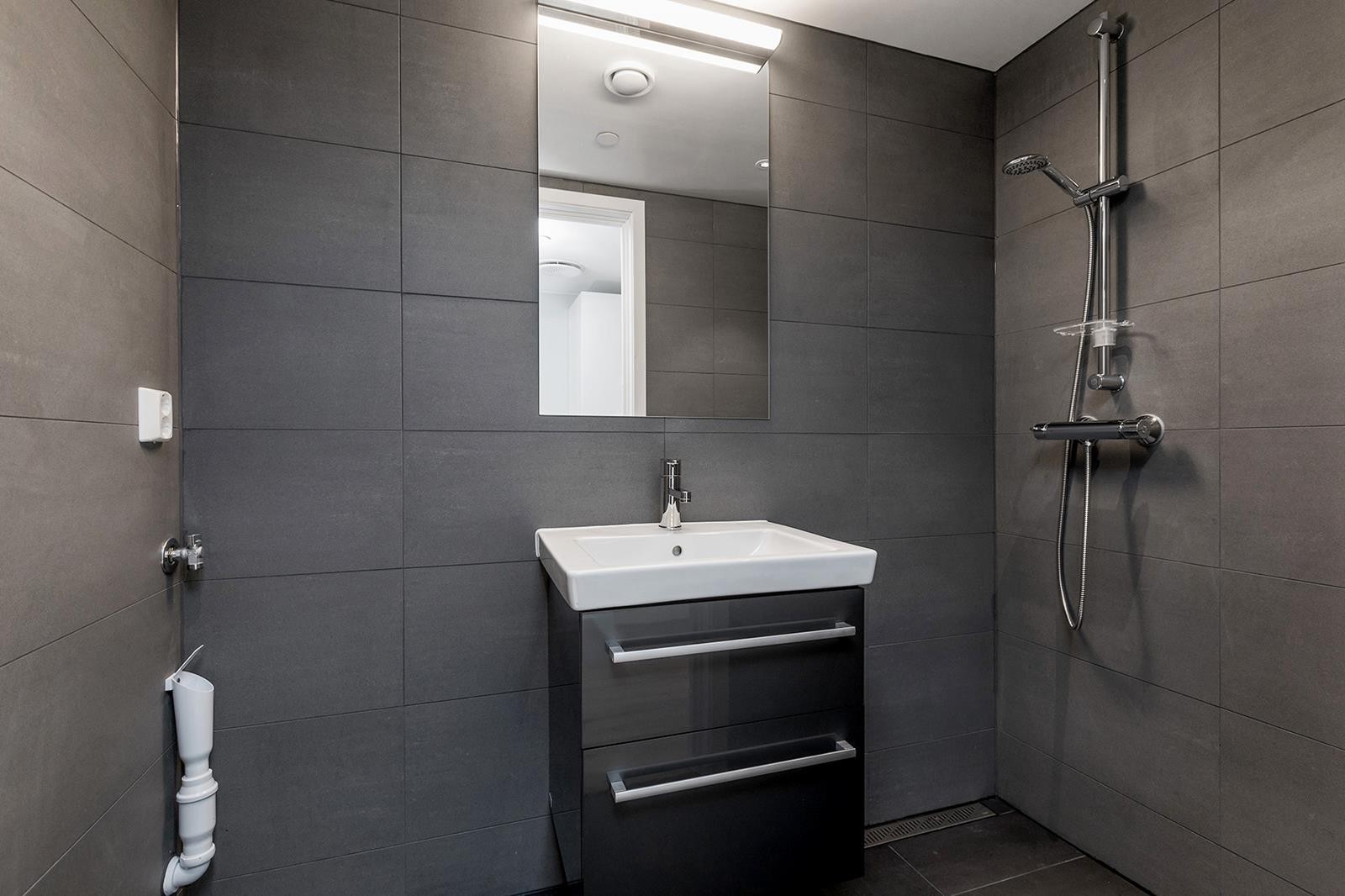 Flislagt bad. Opplegg for vaskemaskin (40cm) Galleribilde