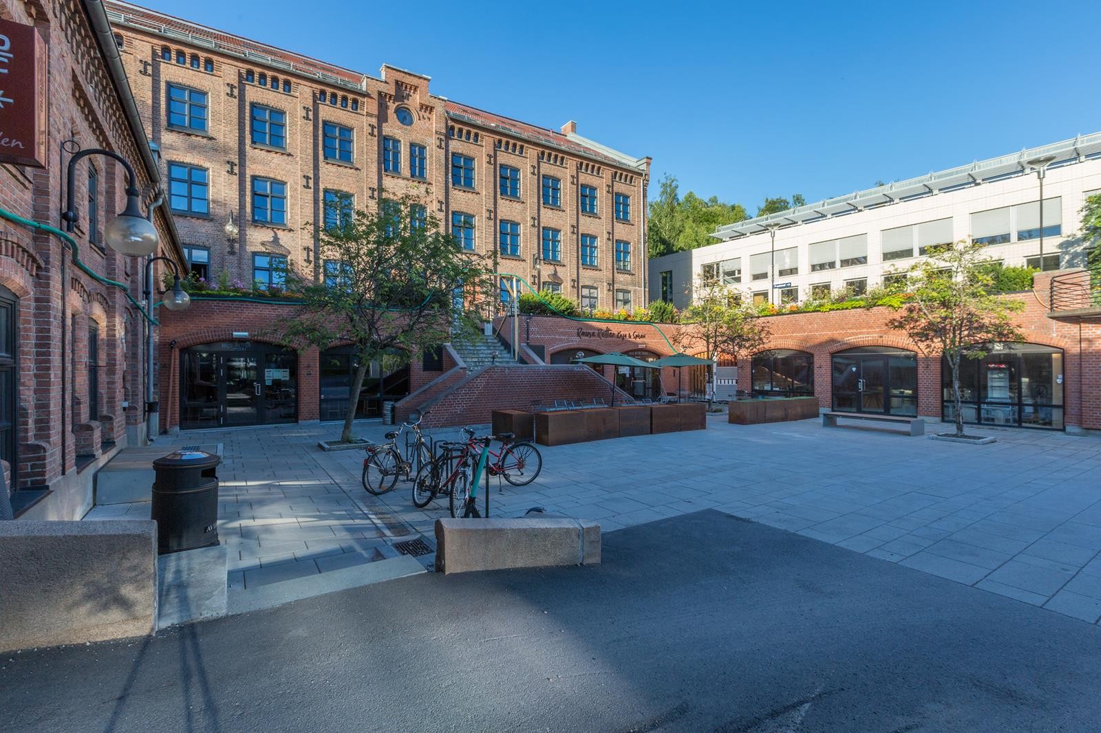 Gjerdrums vei 12 ble oppført som en del av Nydalens Bomuldsspinderi. Galleribilde