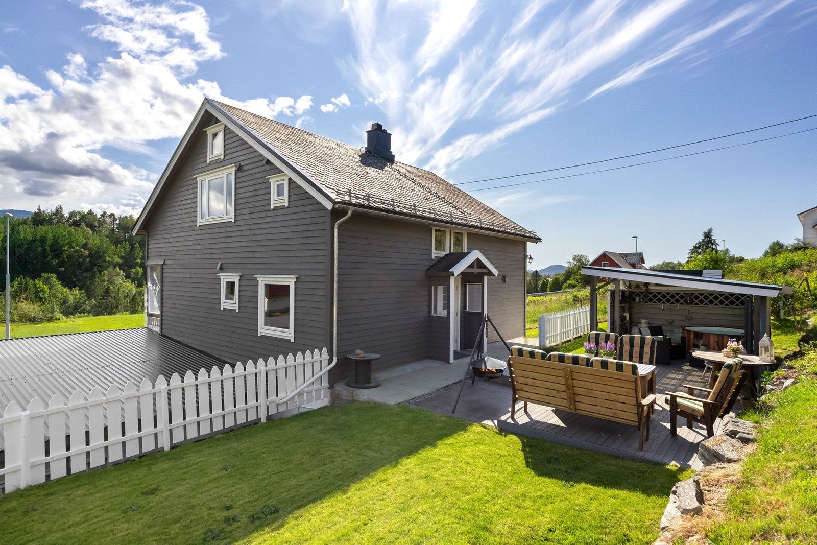 EiendomsMegler 1 v/ Tobias Karlsen Skarshaug har gleden av å presentere Skodjevegen 537! Foto: Lillys Studio AS Galleribilde