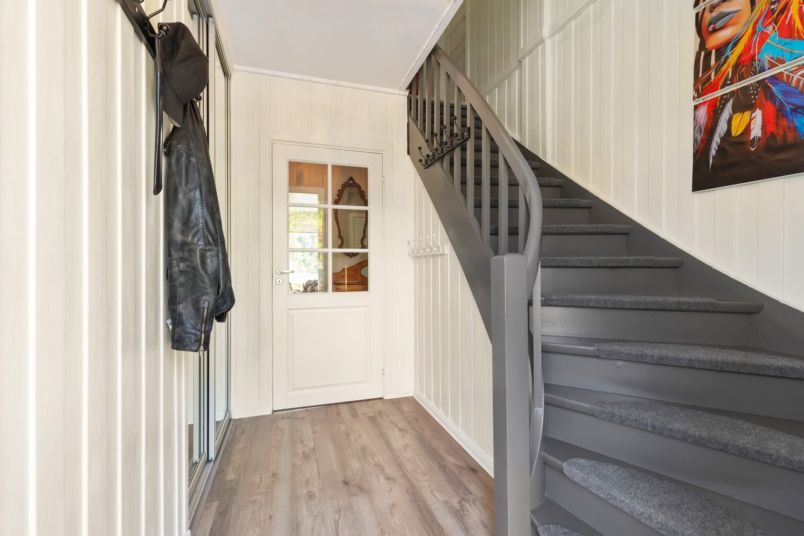 Entré med trappeoppgang til loftet Galleribilde