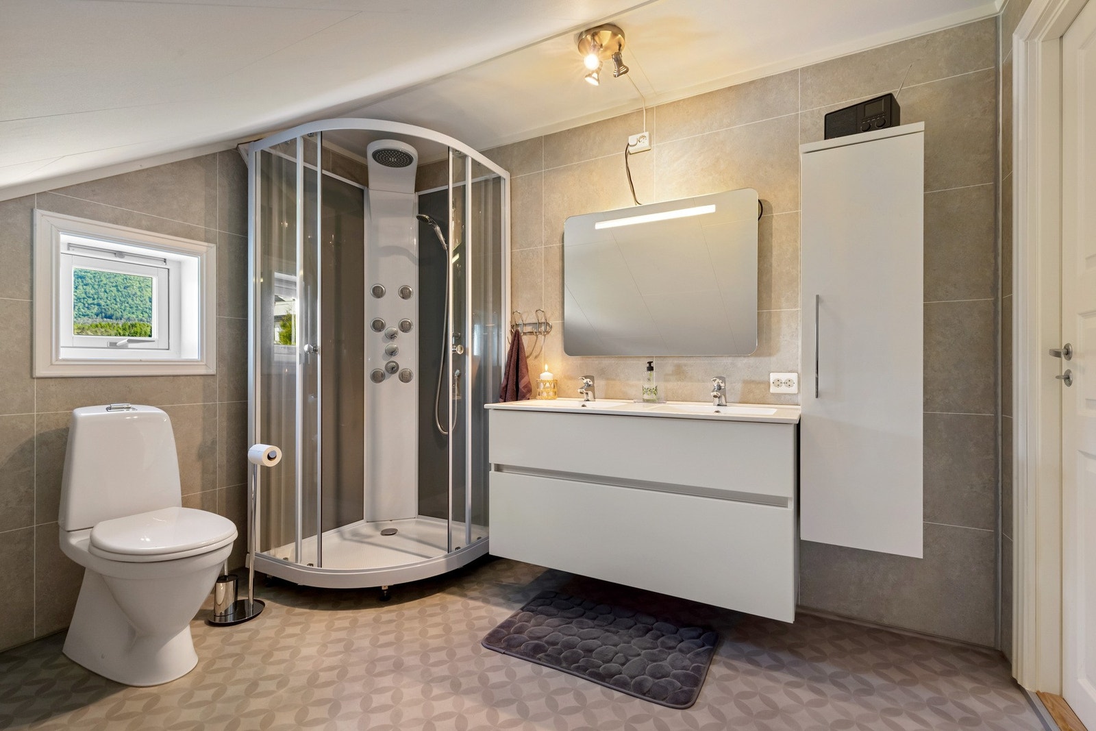 Bad i andre etasje Galleribilde