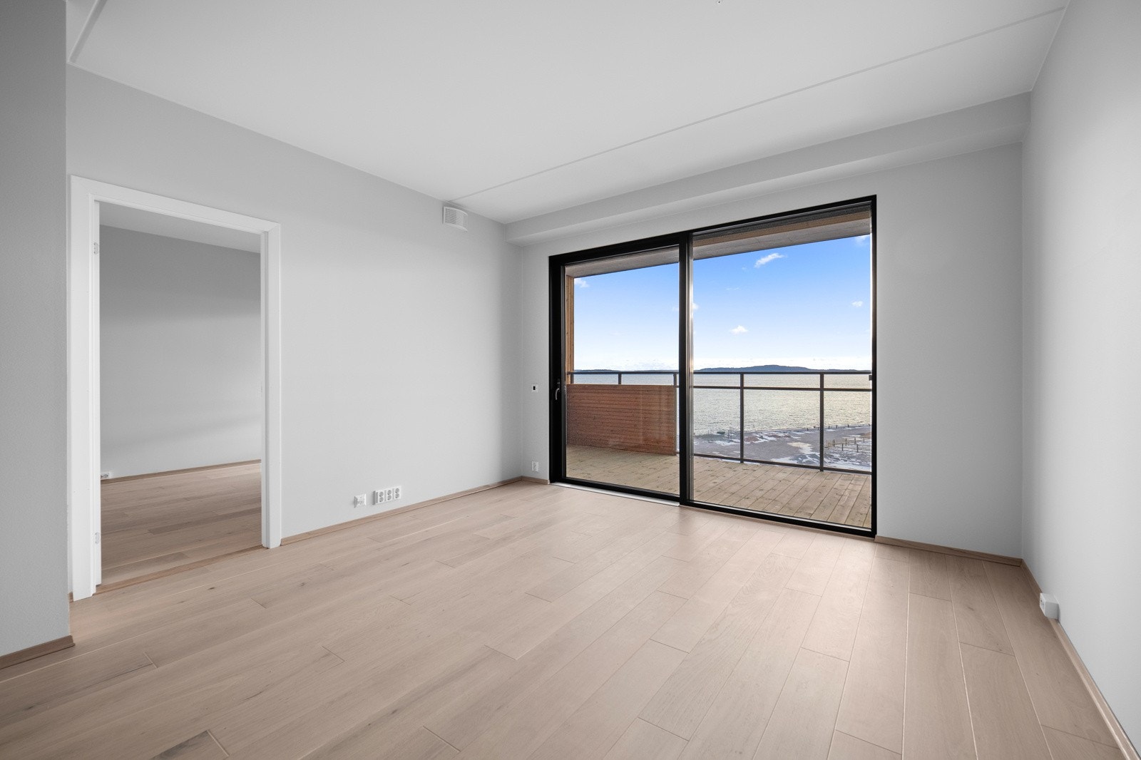 Fra stuen er det inngang til soverommet Galleribilde