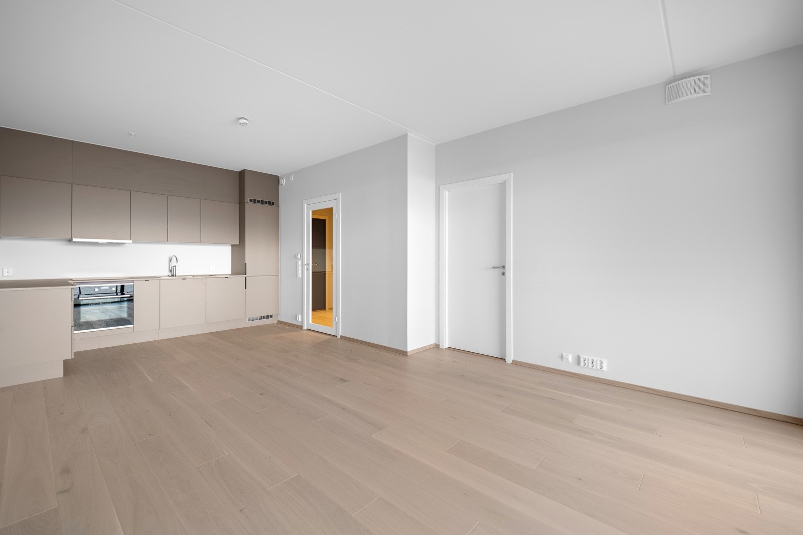 Stue med åpen kjøkkenløsning Galleribilde