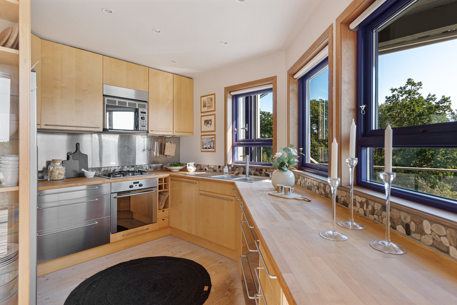 Godt med skap og benkeplass Galleribilde