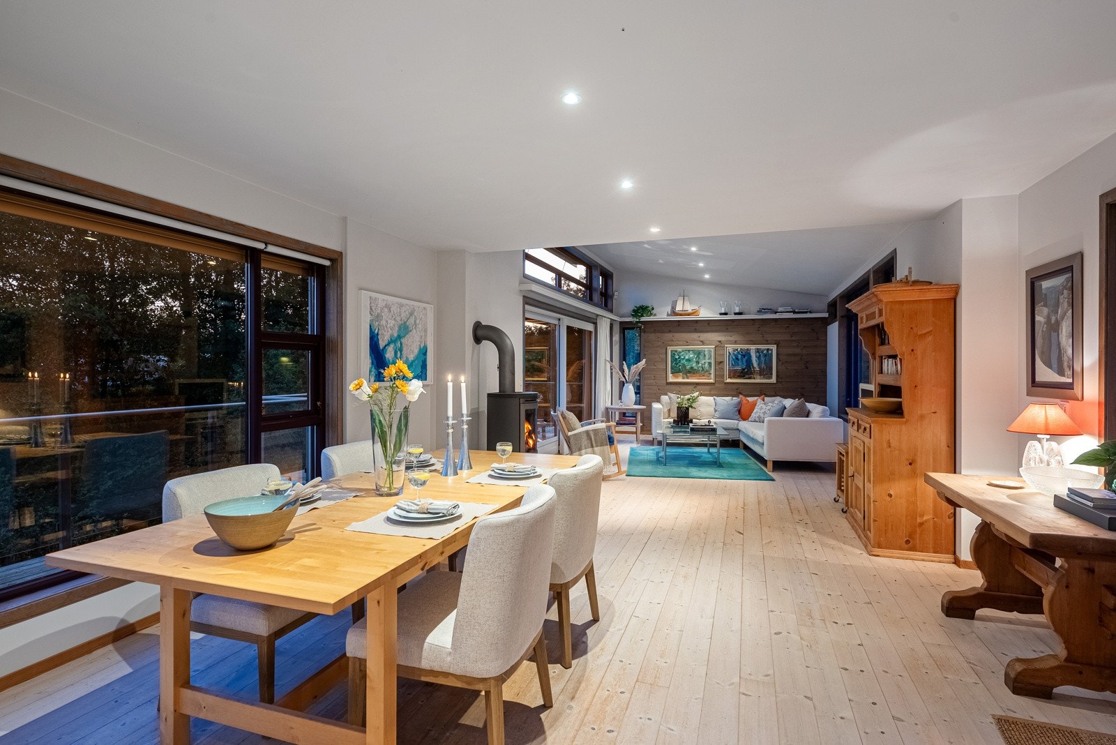 Nyt lange middager ut i de små timer Galleribilde