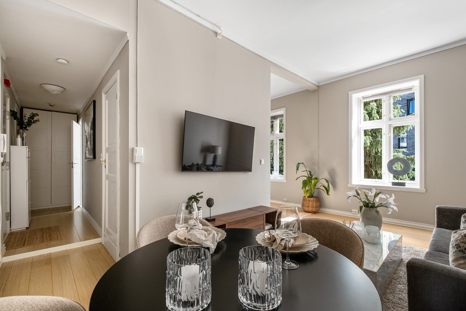 Leiligheten har elektrisk oppvarming med panelovn på soverom. Varmefolie i gulv og varmekabler på bad Galleribilde