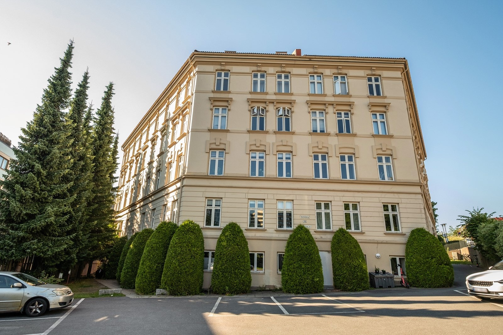 Området er ettertraktet, populært og barnevennlig. Her er det gode parkeringsmuligheter etter venteliste Galleribilde