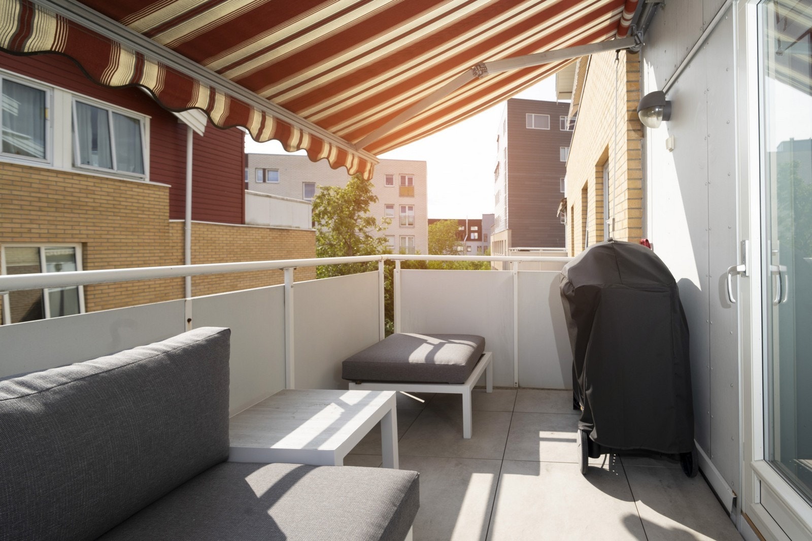 Romslig balkong Galleribilde