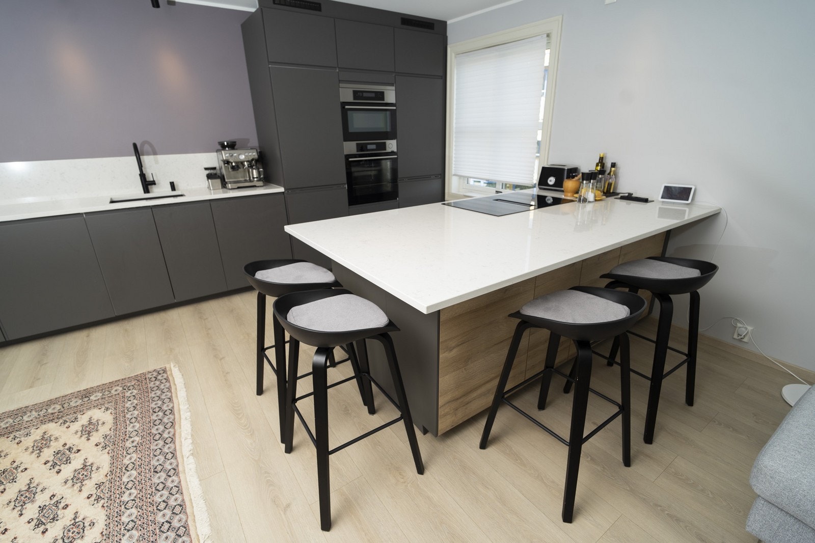 Kjøkken med paraktisk øy Galleribilde