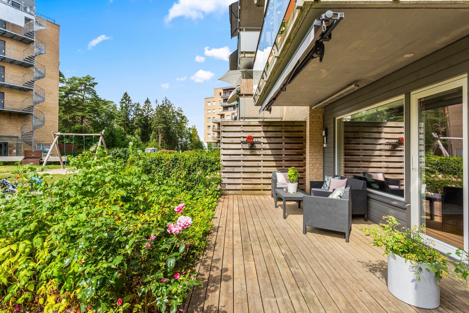 Leiligheten har to flotte terrasser; denne mot vest på ca. 15 kvm, samt en mot øst på ca. 18 kvm. Galleribilde