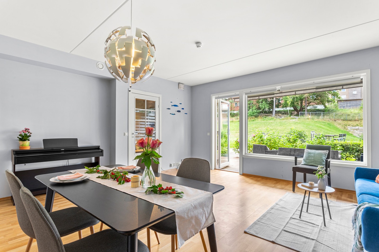 I leiligheten er det balansert ventilasjon, og i vinterhalvåret leverer ventilasjonsanlegget luft oppvarmet til ca. 18 grader i leiligheten. Galleribilde