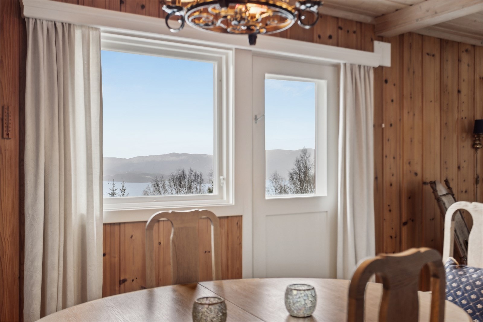 Fra kjøkkenet er det utgang til balkong. Galleribilde