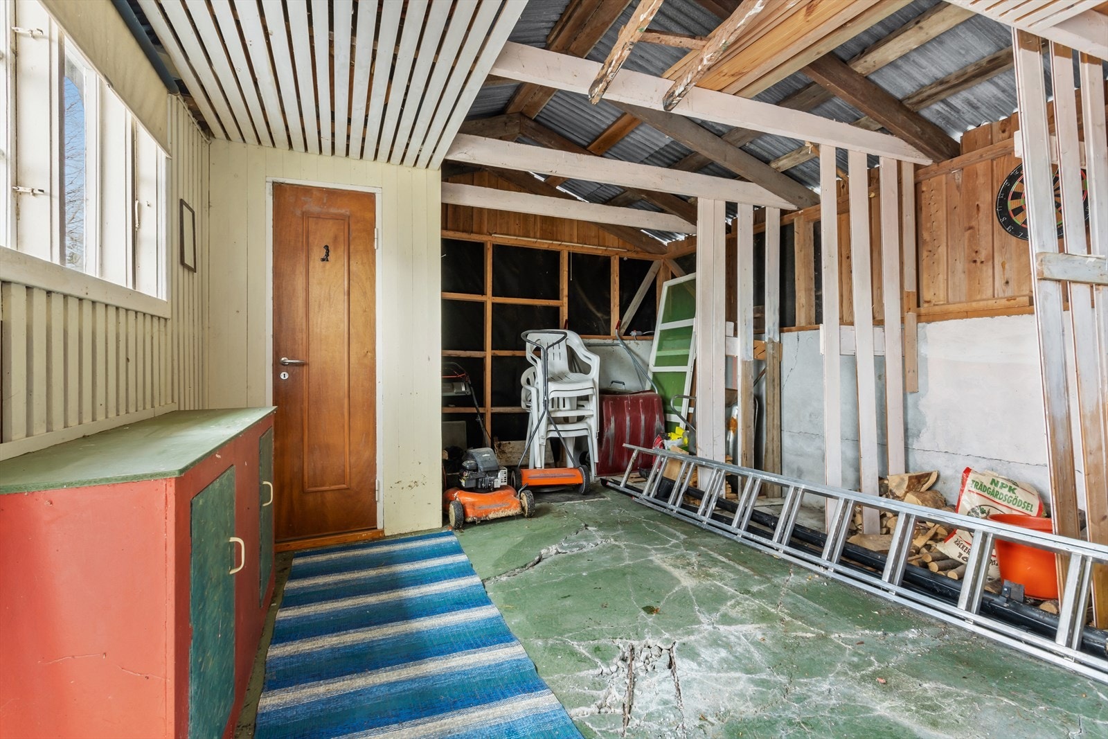 Omfattende rehabilitering av uthuset må påregnes. Galleribilde