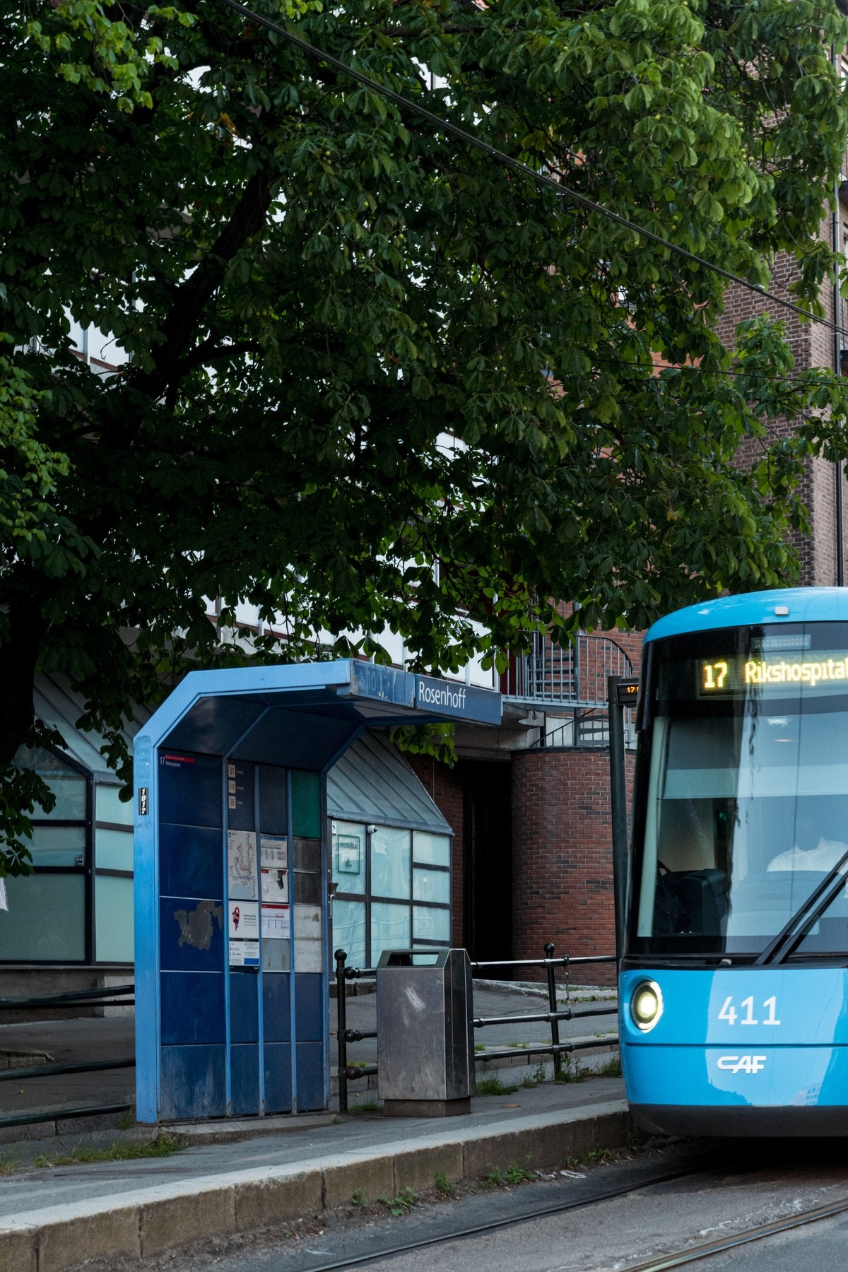 Ca. 3 min. gange til Rosenhoff buss- og trikkestopp, og 6 min. gange til Carl Berner T og Sinsen T. Galleribilde