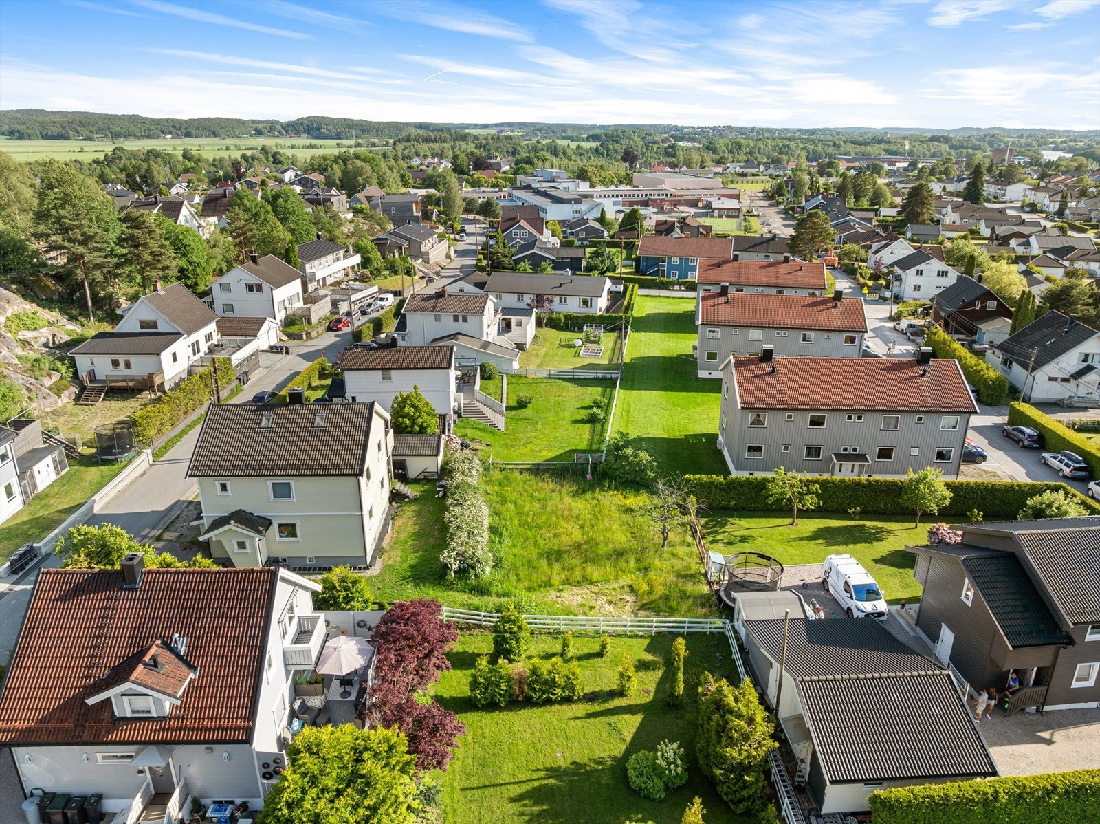 Eiendommen er på ca. 292 kvm. og ligger i et uregulert område, men i kommuneplanens arealdel avsatt til "Bebyggelse og anlegg, lav moderat fortetting" Galleribilde