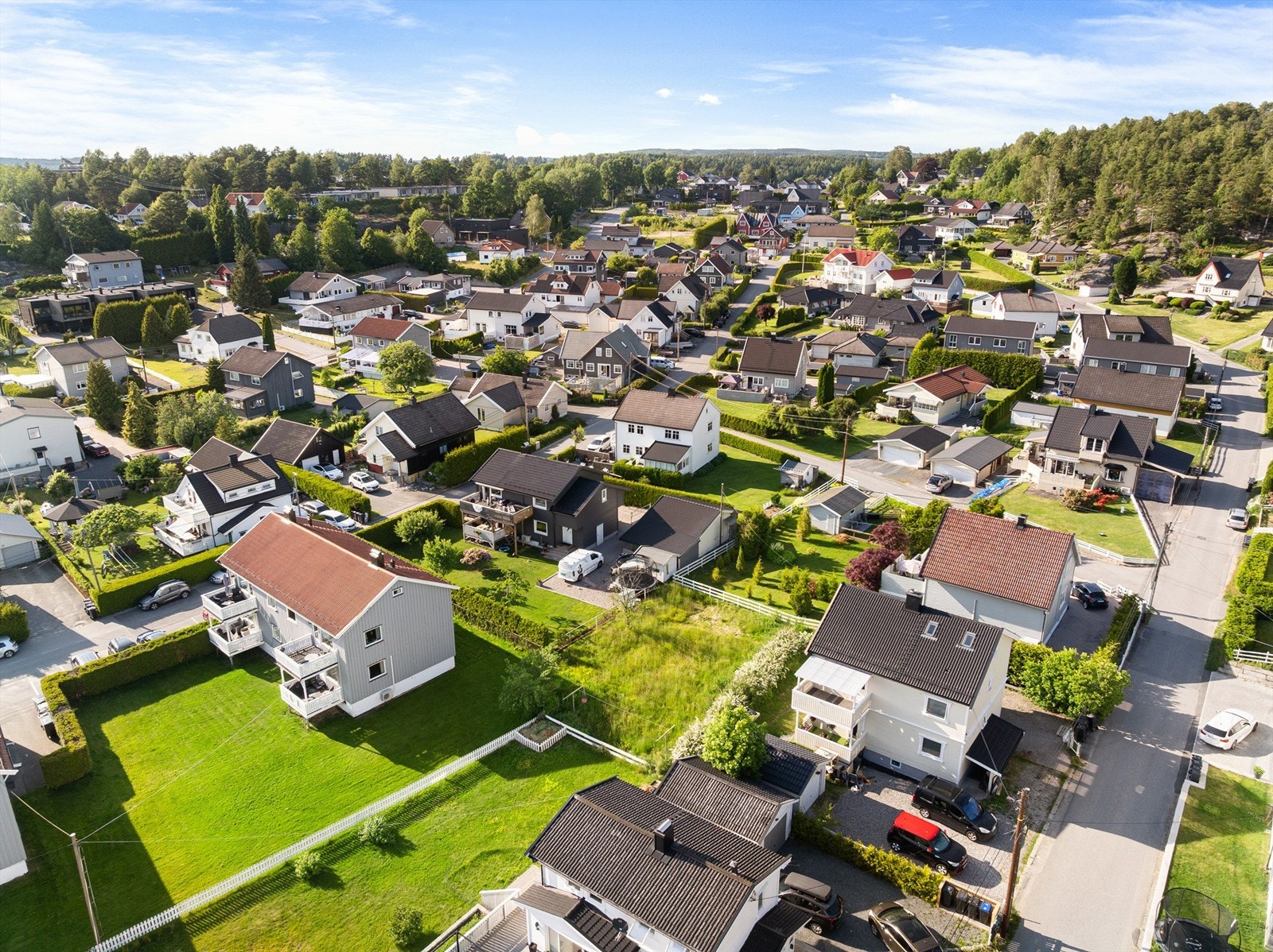 Solforholdene på tomten er generelt gode dagen gjennom. Galleribilde