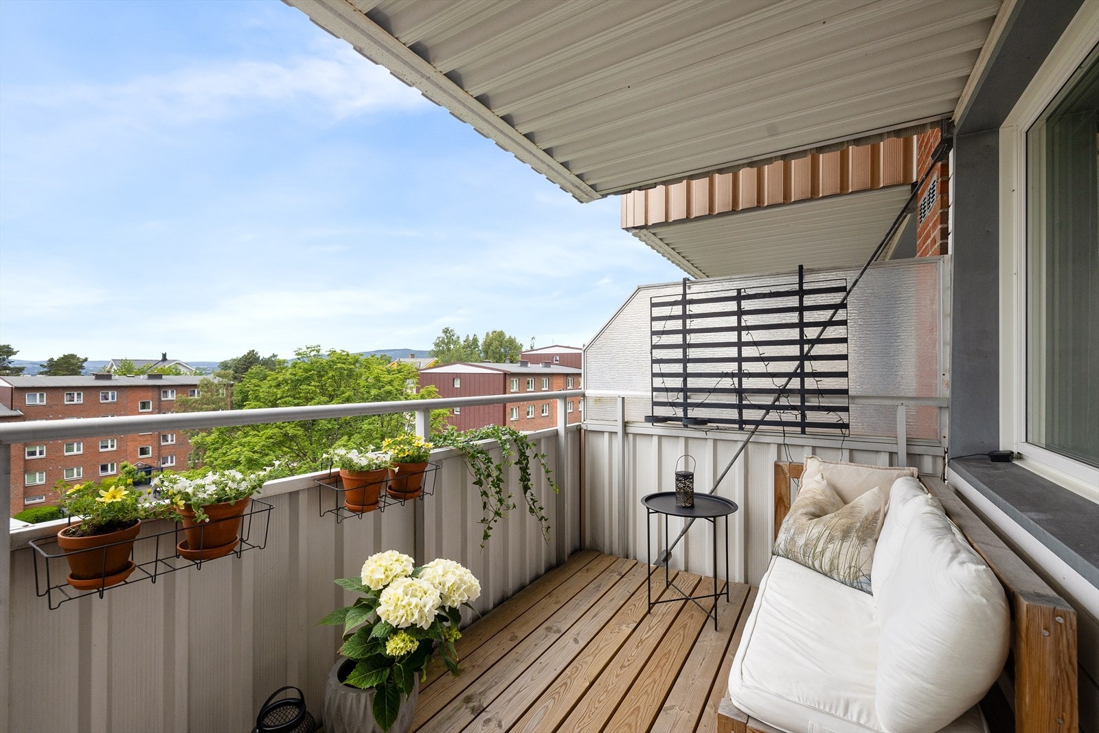 Fra stuen er det utgang til en vestvendt balkong på 7 kvm. Galleribilde