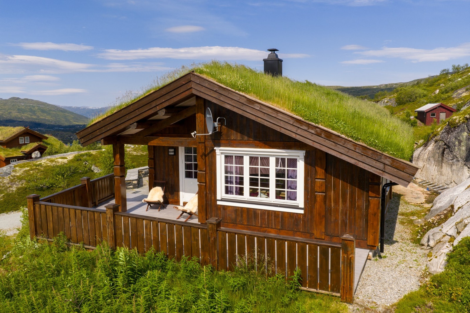 Med gode solforhold er det aldri feil å ta morgenkaffen ute i solveggen Galleribilde