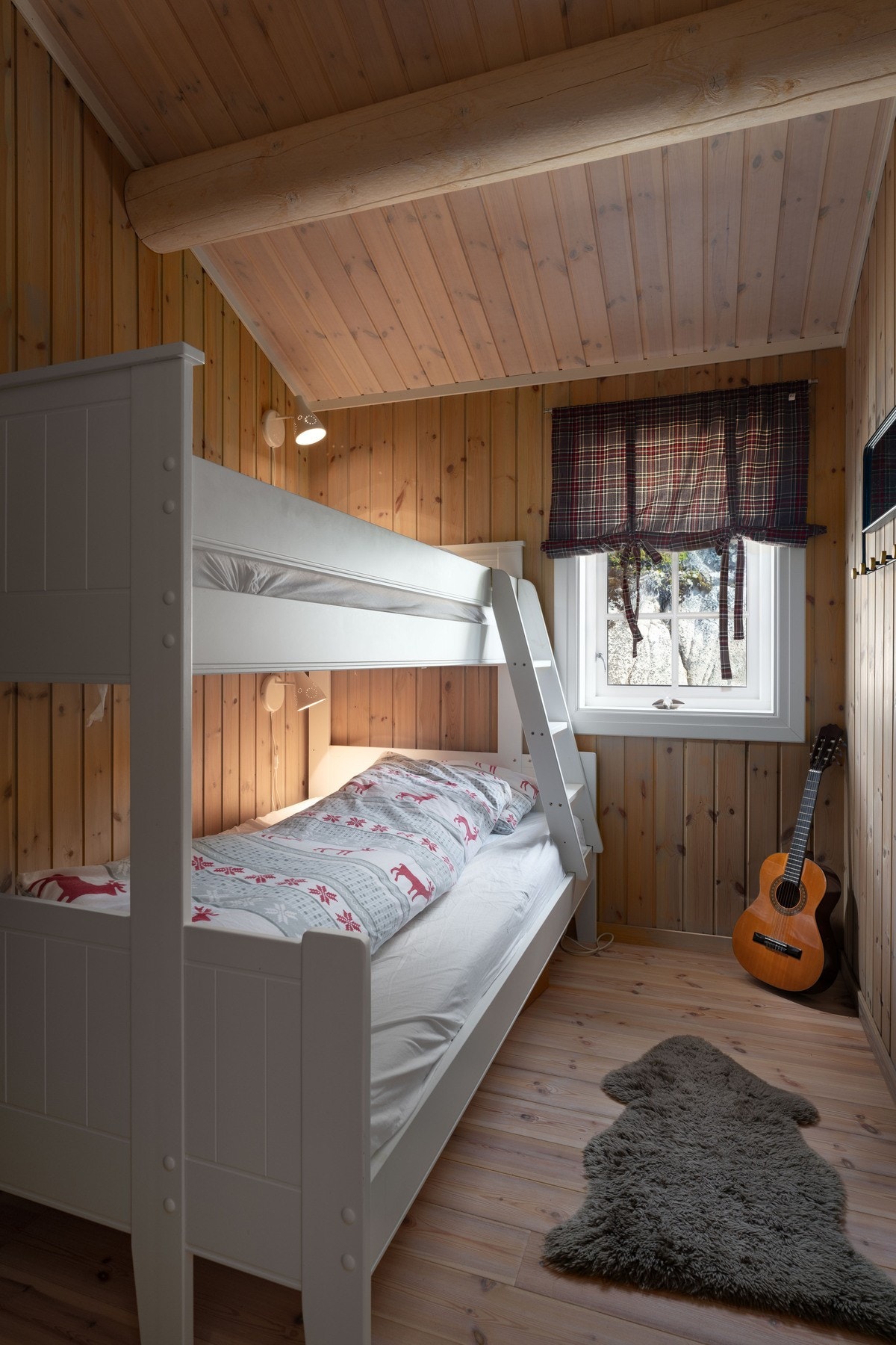 Hytten har tre koselige soverom Galleribilde