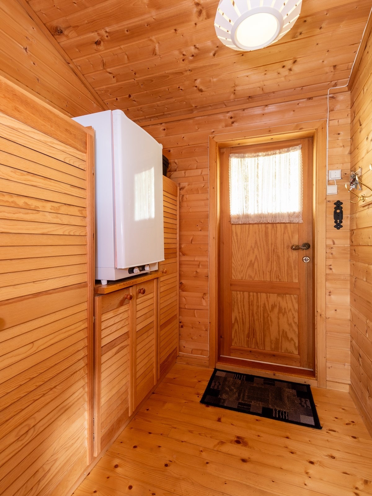 Entre og gangen til toalettrommet Galleribilde