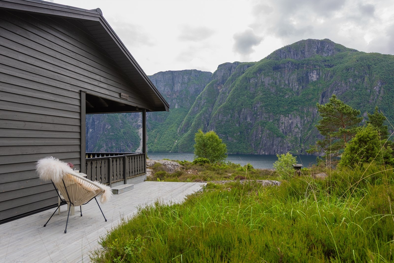 Her kan du nyte sene sommerkvelder med fin utsikt. Galleribilde