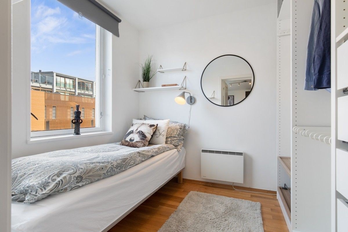 Soverom med garderobeskap Galleribilde