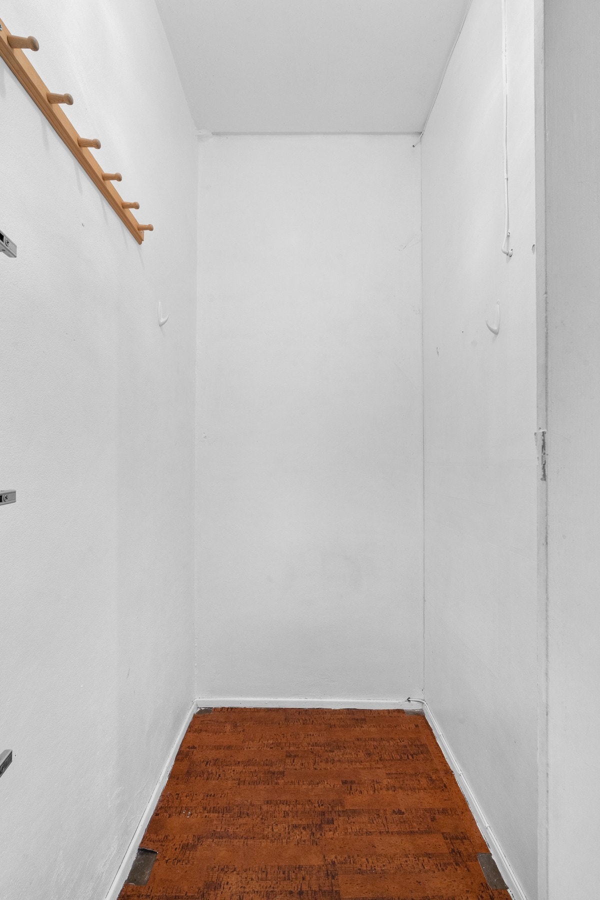 I entreen har du et romslig garderobeskap/bod for oppbevaring. Galleribilde