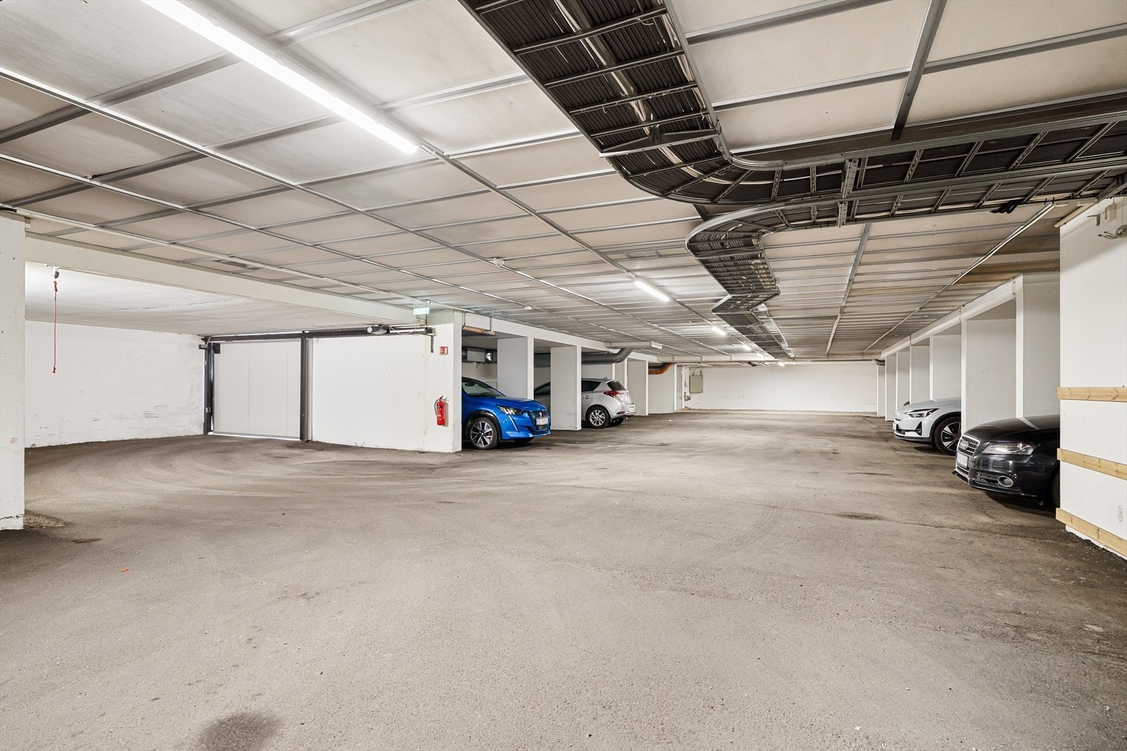 Garasjekjeller med tidvis mulighet for leie. Galleribilde