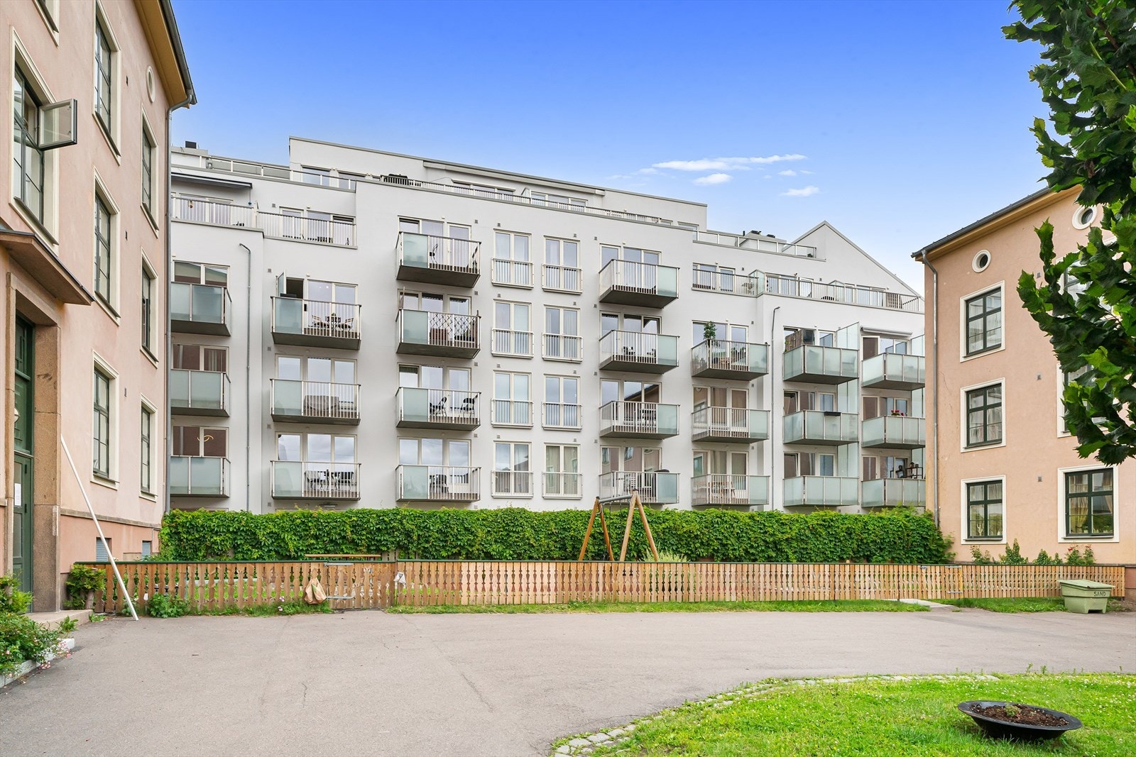 Hyggelig uteområde og fellesareal. Galleribilde