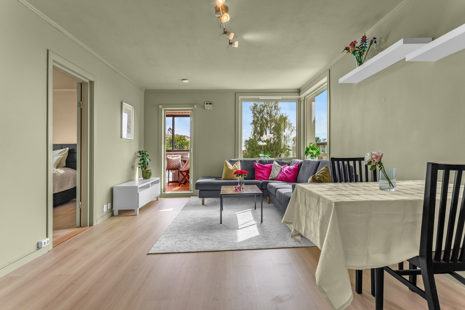 Velkommen til Mekanikerveien 17 - Presentert av Privatmegler Håvard Haugstulen Galleribilde