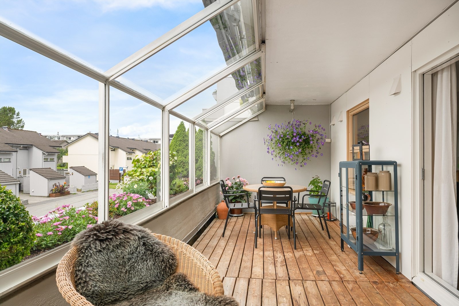 Leiligheten har en romslig terrasse på 17 kvm Galleribilde