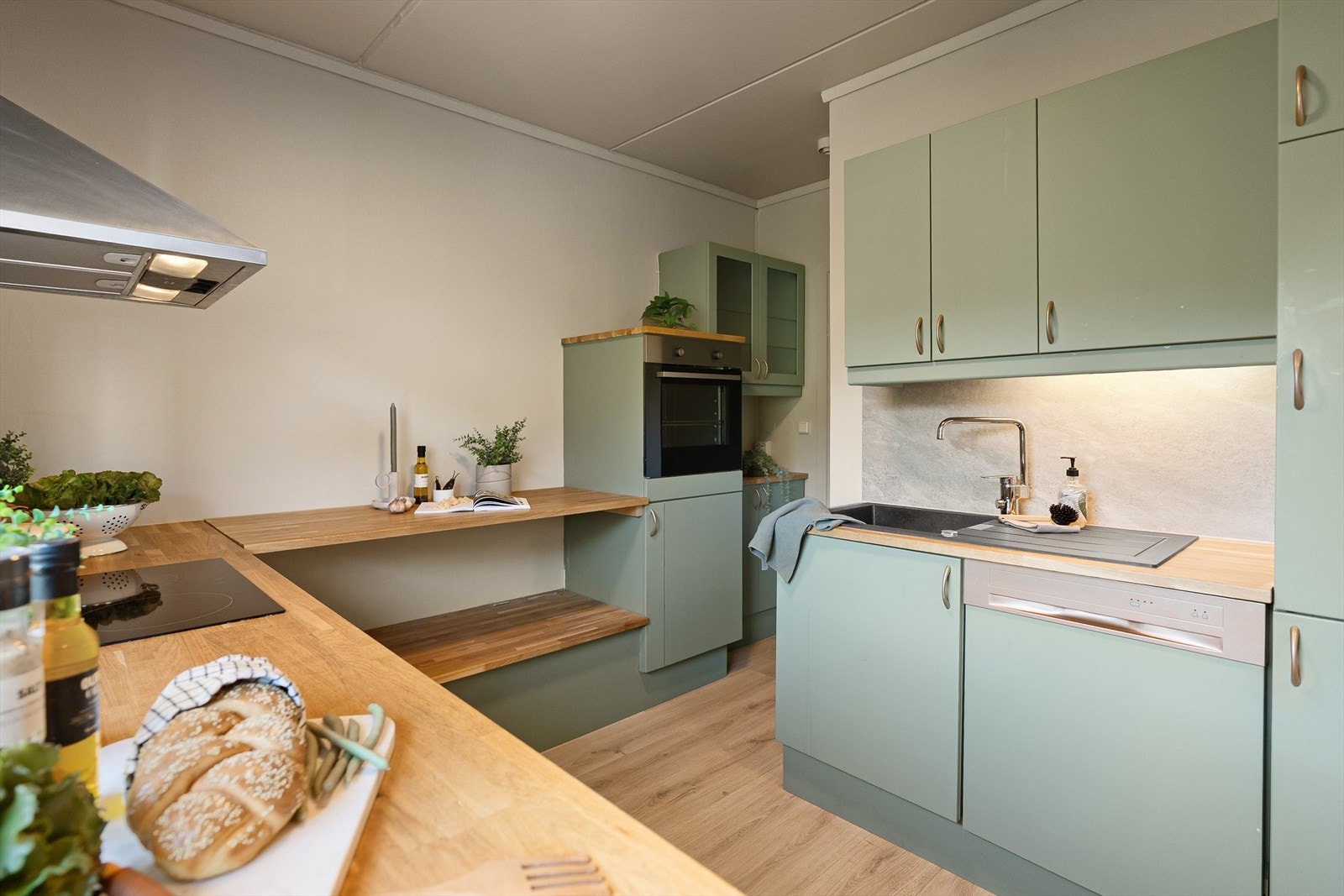 Moderne kjøkken med sjel og smarte løsninger Galleribilde