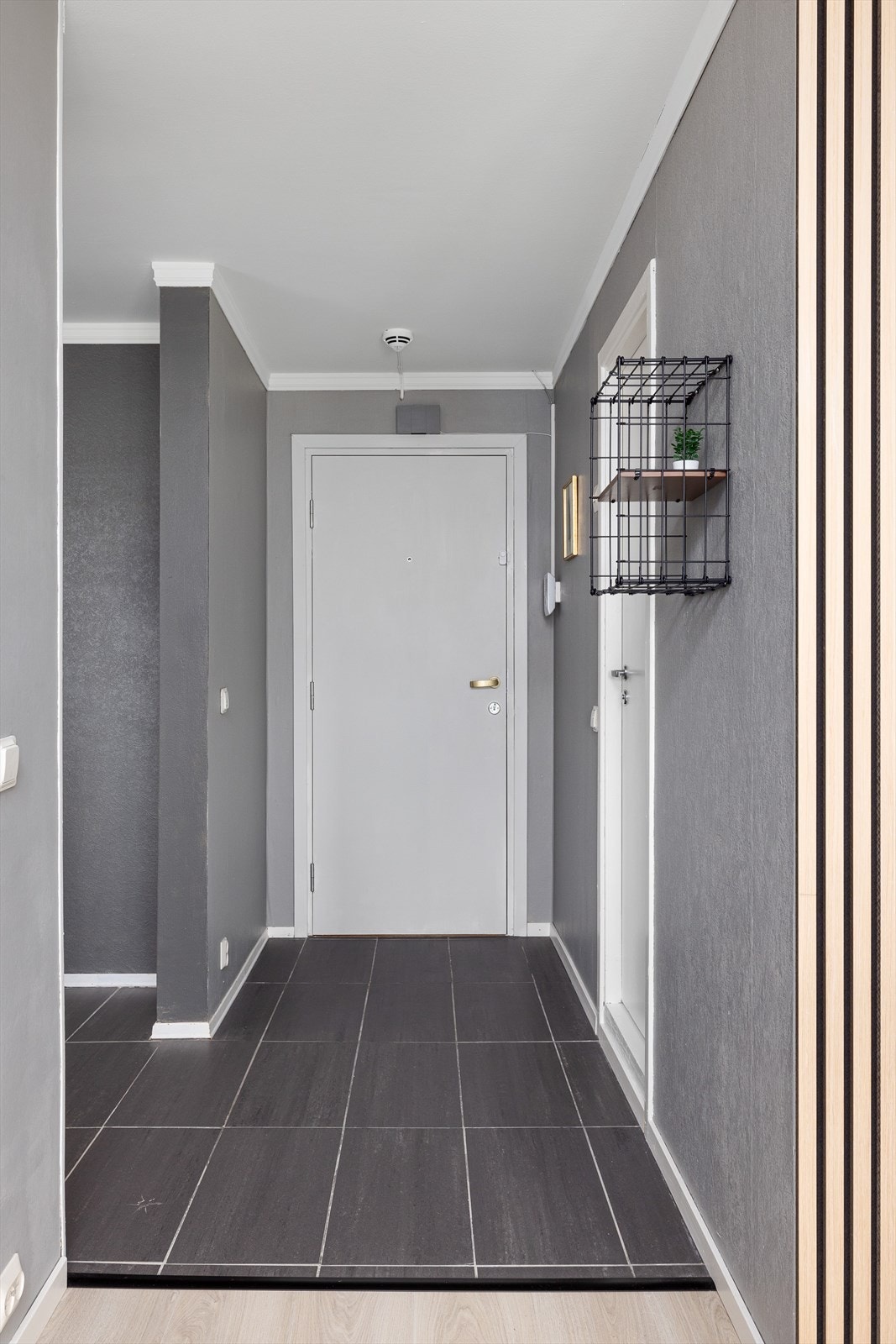 Moderne, nyoppusset leilighet. Galleribilde