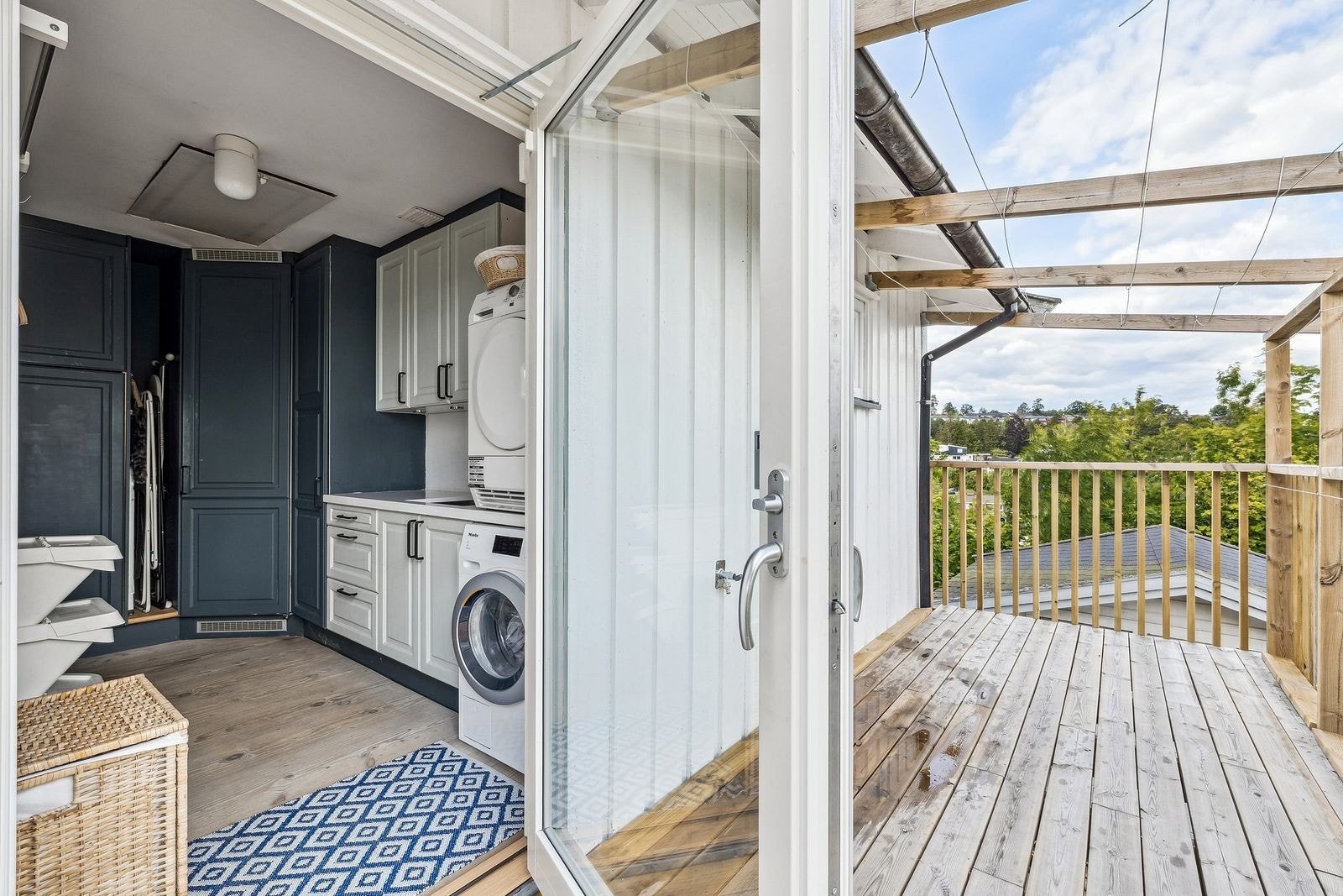 Vaskerom med direkte adkomst ut. Galleribilde