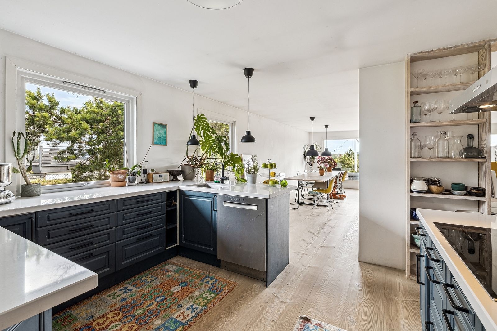 Rom for sosial matlaging med lett tilgang til spisestue Galleribilde