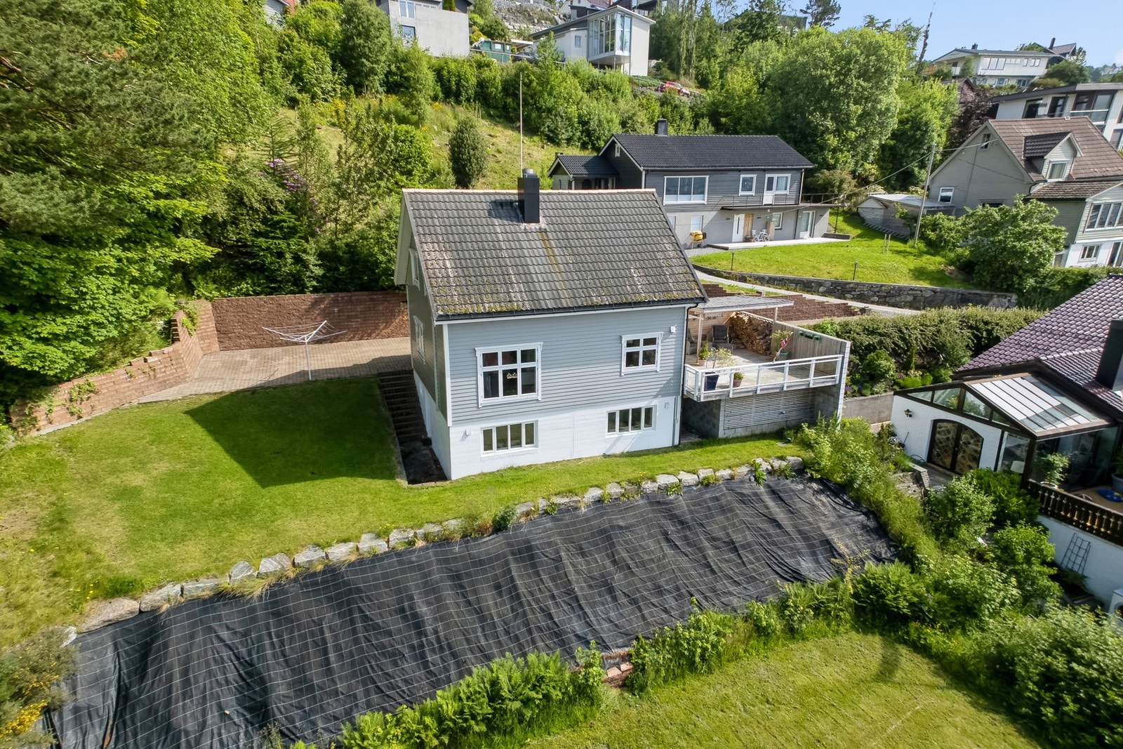 Boligen har en stor eiendom, så her har du mulighet til å forme den helt etter dine ønsker. Galleribilde