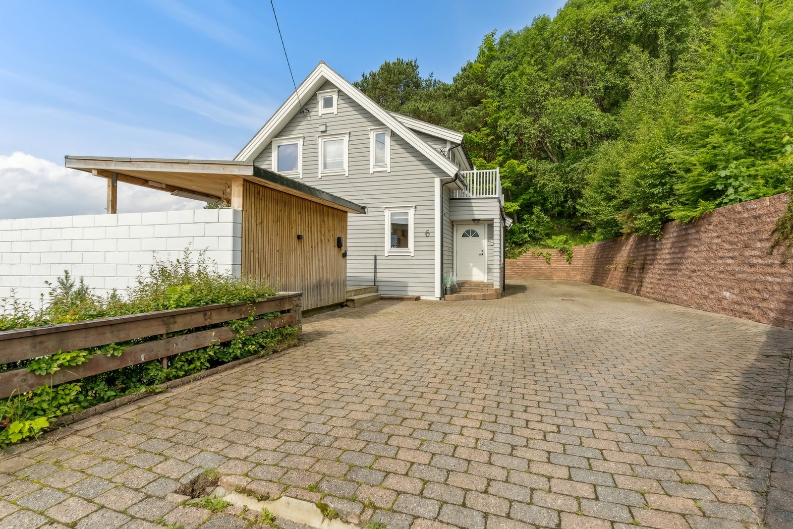 Det er godt med oppstillingsplasser på tomten. Galleribilde