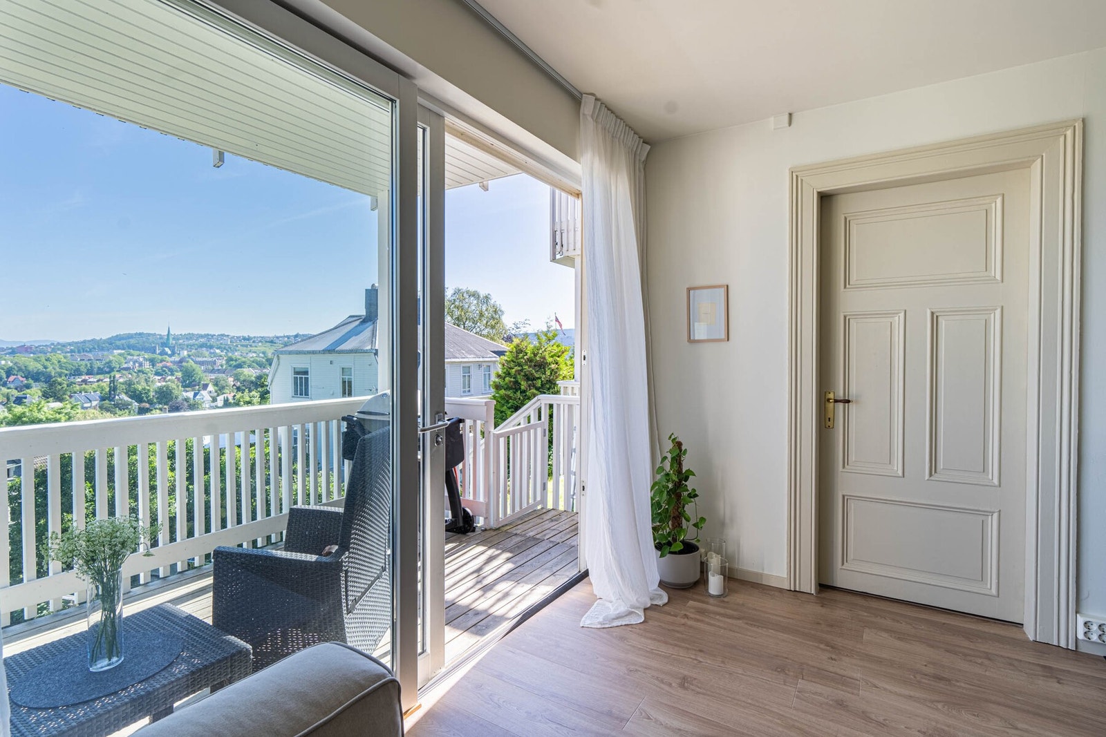 Fra stuen har man utgang til en egen balkong. Galleribilde