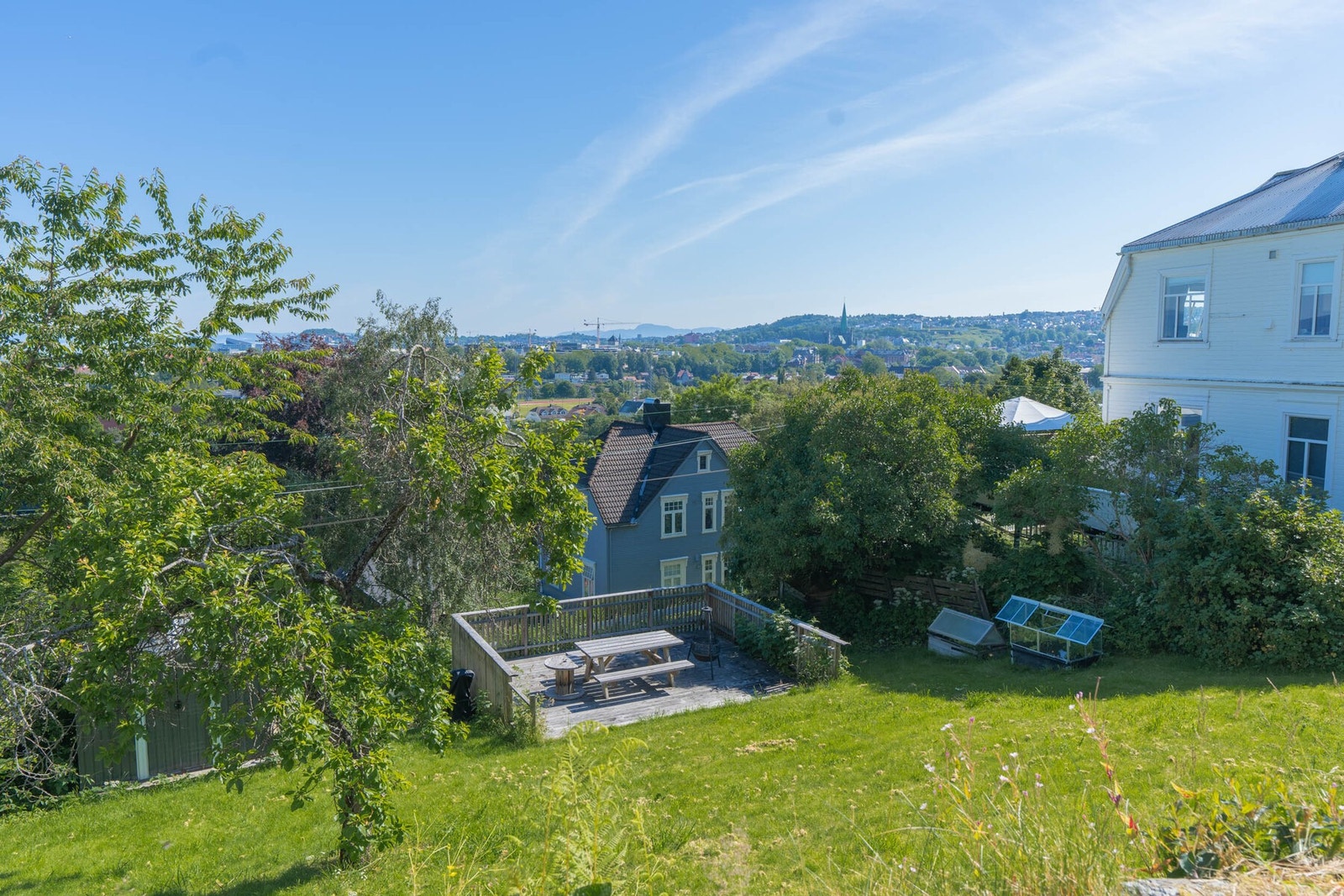 Sameiet har en nydelig hage med fine grøntarealer. Galleribilde
